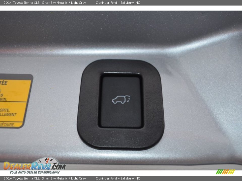 2014 Toyota Sienna XLE Silver Sky Metallic / Light Gray Photo #18