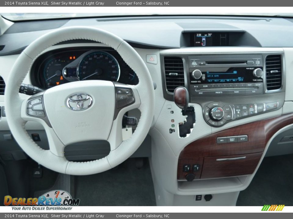 2014 Toyota Sienna XLE Silver Sky Metallic / Light Gray Photo #23