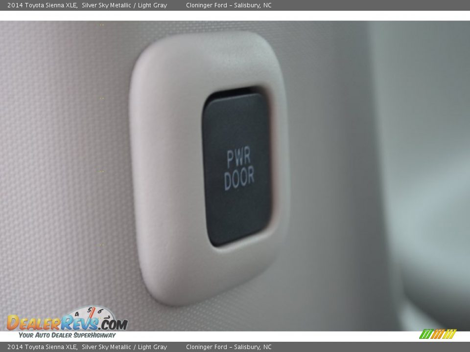 2014 Toyota Sienna XLE Silver Sky Metallic / Light Gray Photo #24