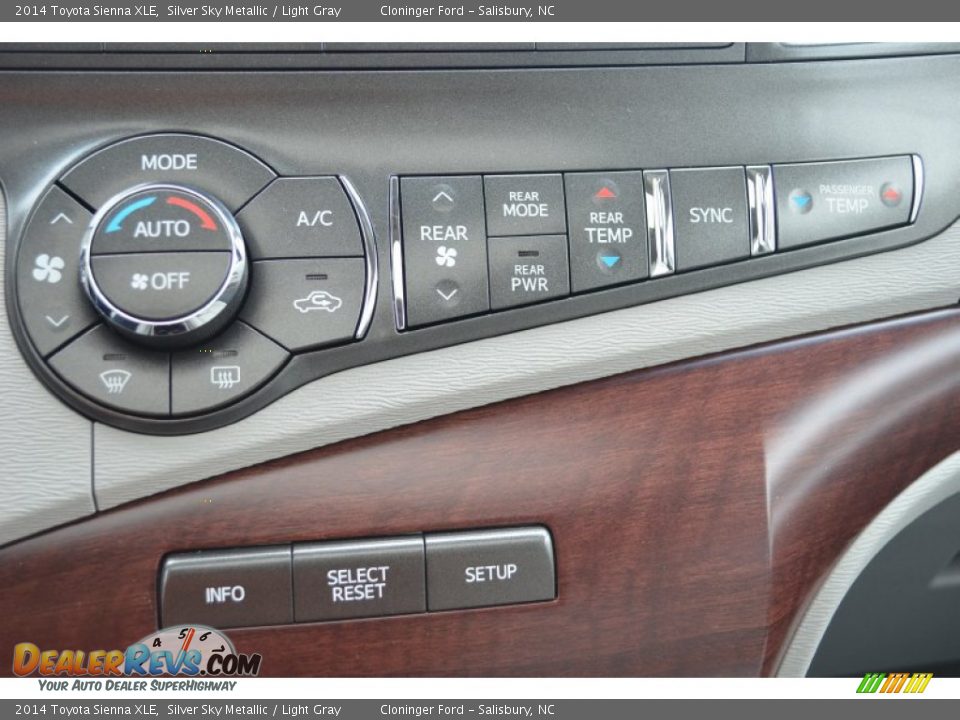 2014 Toyota Sienna XLE Silver Sky Metallic / Light Gray Photo #28