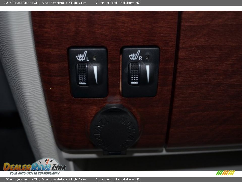 2014 Toyota Sienna XLE Silver Sky Metallic / Light Gray Photo #29