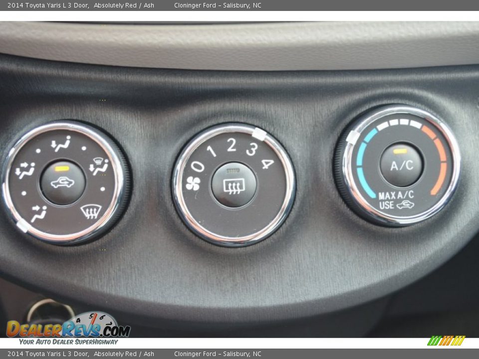 Controls of 2014 Toyota Yaris L 3 Door Photo #20