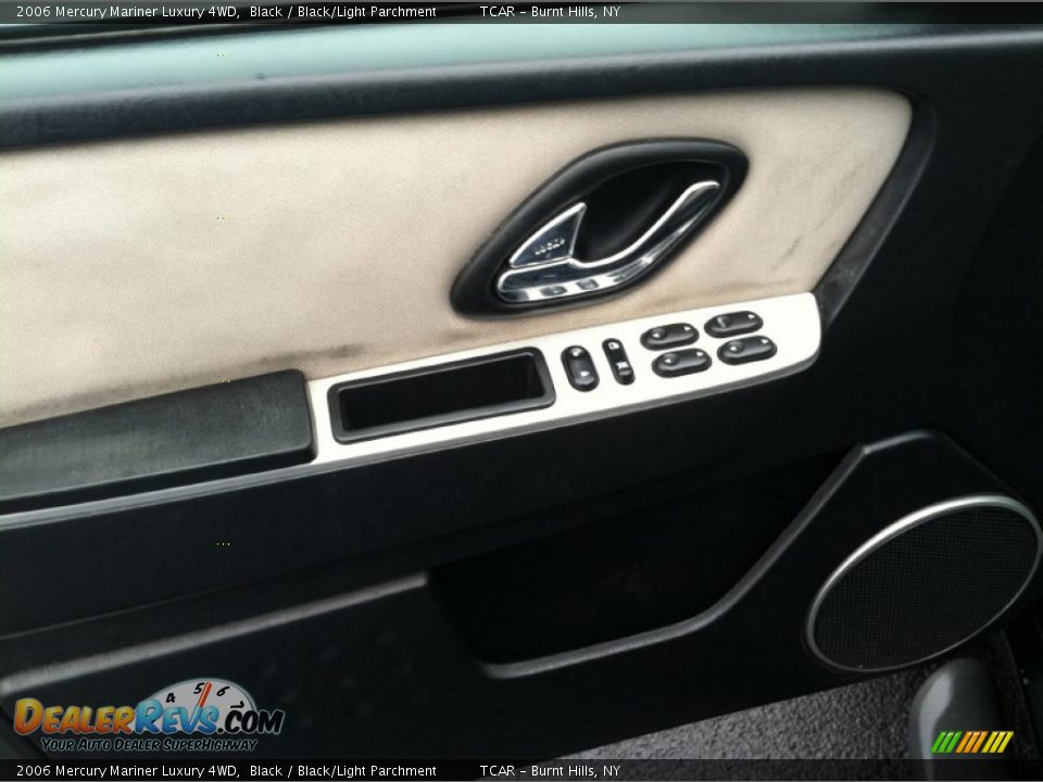 2006 Mercury Mariner Luxury 4WD Black / Black/Light Parchment Photo #8