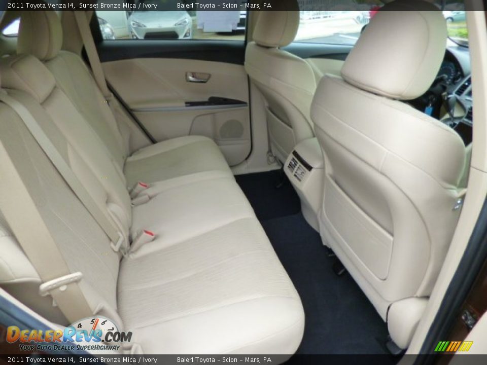 2011 Toyota Venza I4 Sunset Bronze Mica / Ivory Photo #11