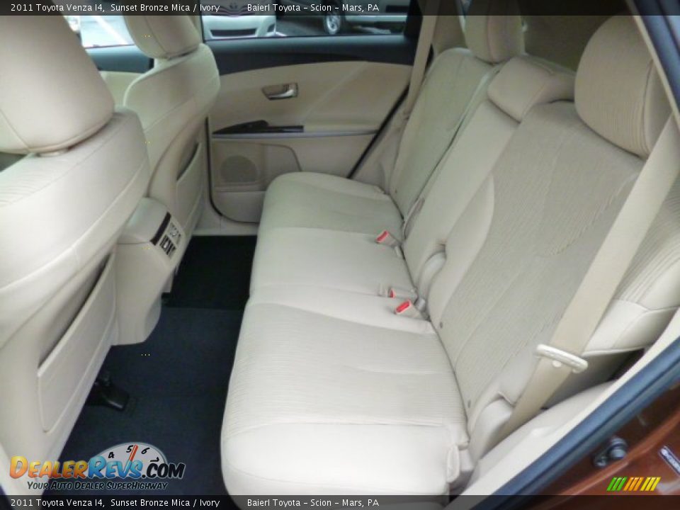 2011 Toyota Venza I4 Sunset Bronze Mica / Ivory Photo #13