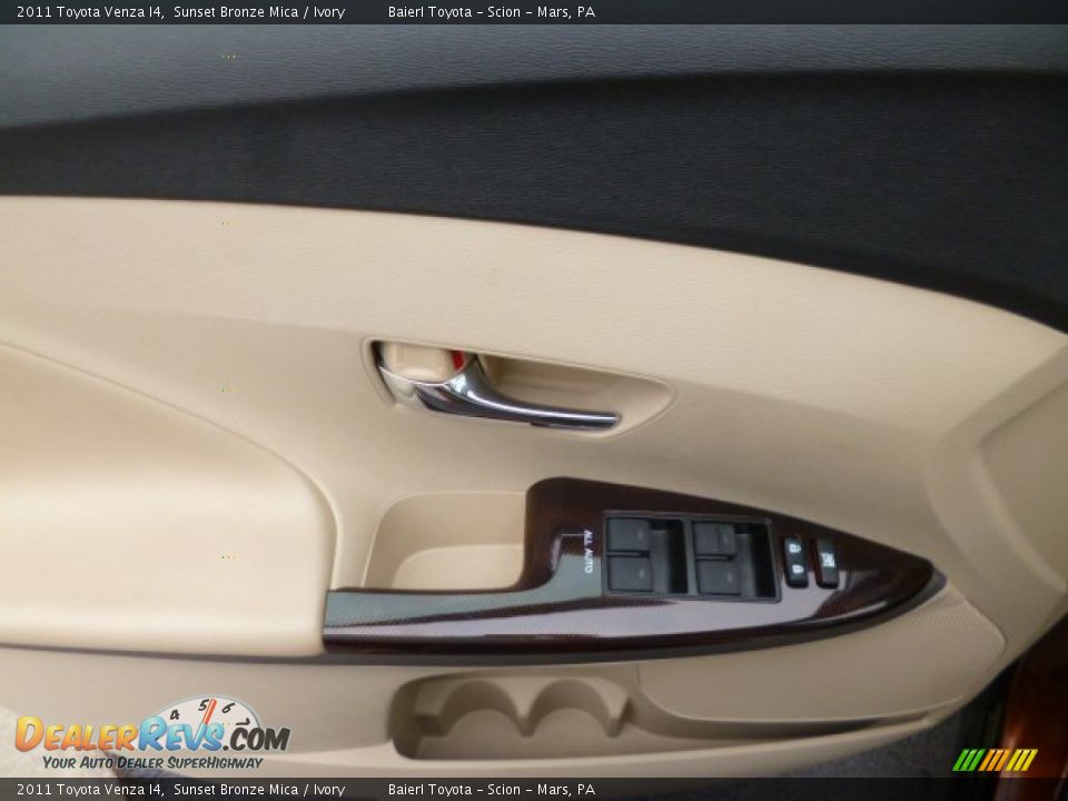 2011 Toyota Venza I4 Sunset Bronze Mica / Ivory Photo #17