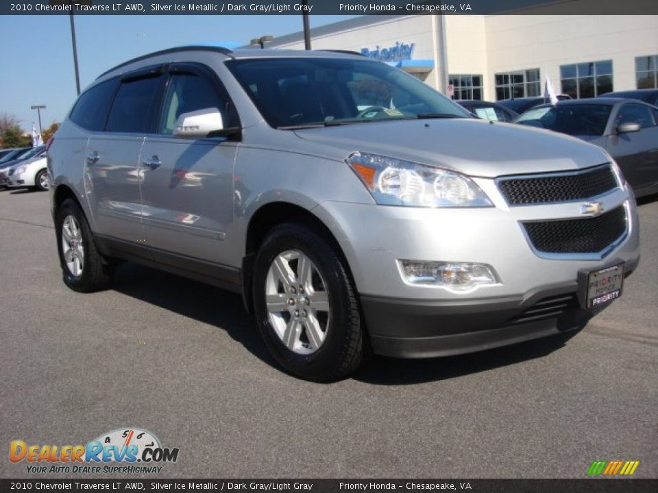 2010 Chevrolet Traverse LT AWD Silver Ice Metallic / Dark Gray/Light Gray Photo #6