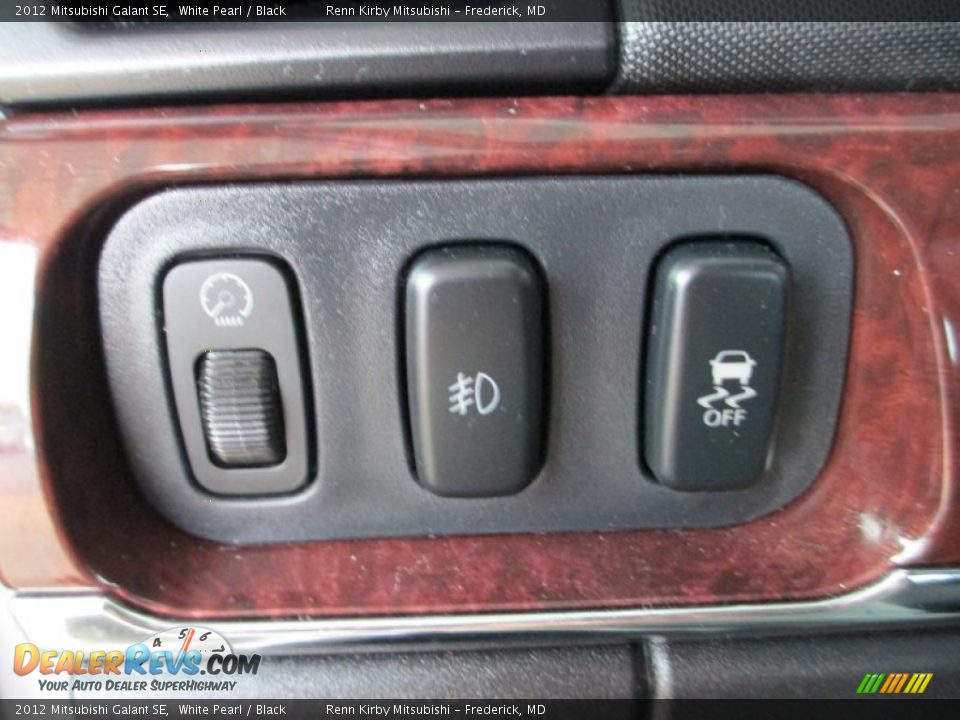 2012 Mitsubishi Galant SE White Pearl / Black Photo #15