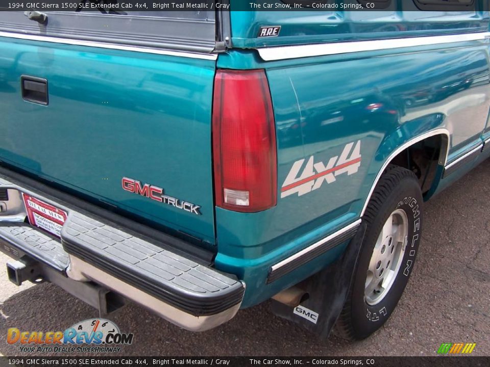 1994 GMC Sierra 1500 SLE Extended Cab 4x4 Bright Teal Metallic / Gray Photo #16