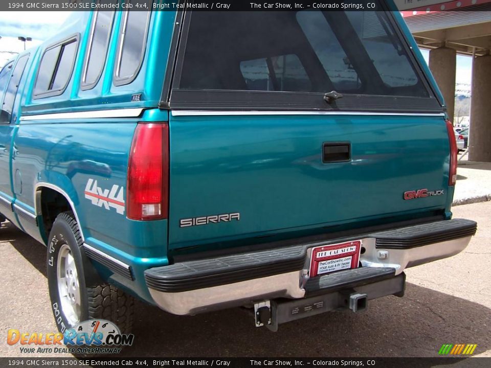 1994 GMC Sierra 1500 SLE Extended Cab 4x4 Bright Teal Metallic / Gray Photo #17