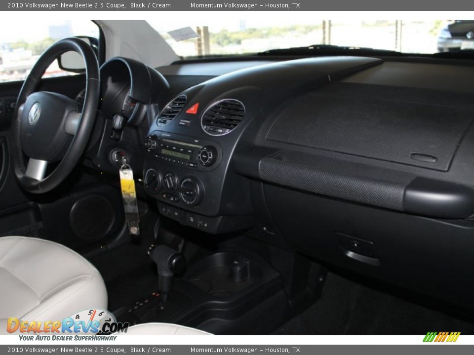 2010 Volkswagen New Beetle 2.5 Coupe Black / Cream Photo #24