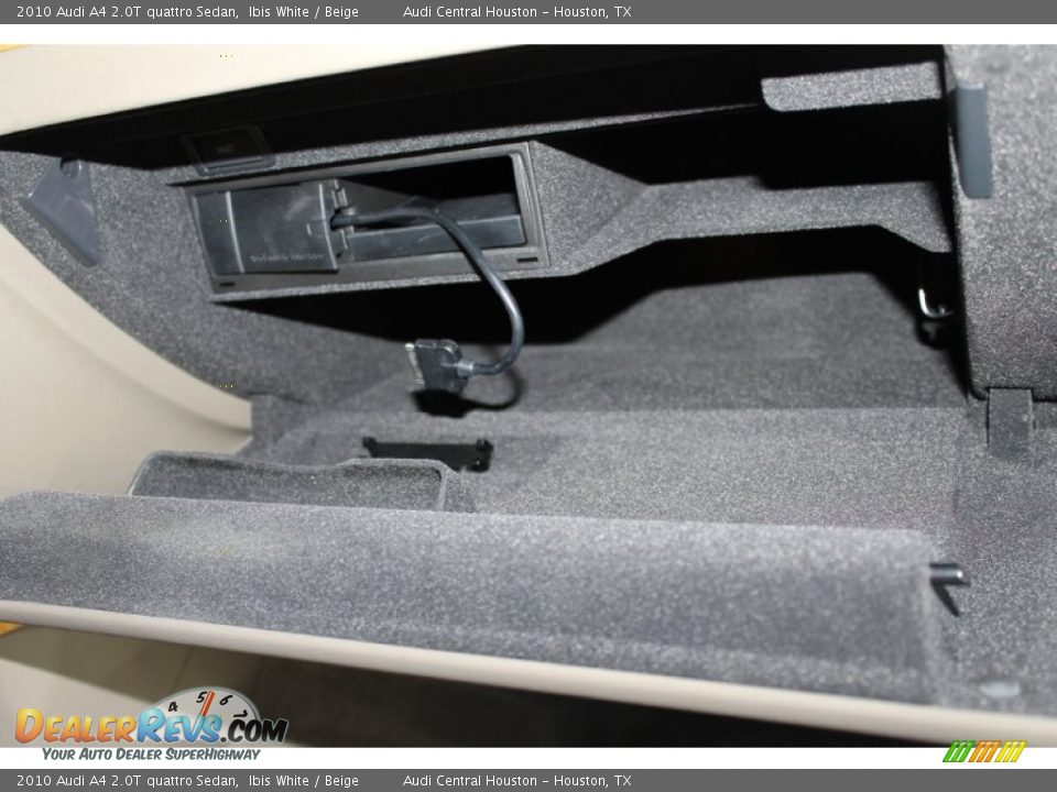 2010 Audi A4 2.0T quattro Sedan Ibis White / Beige Photo #34