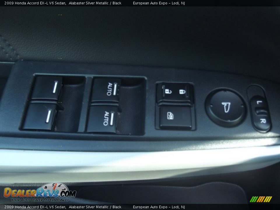 2009 Honda Accord EX-L V6 Sedan Alabaster Silver Metallic / Black Photo #17