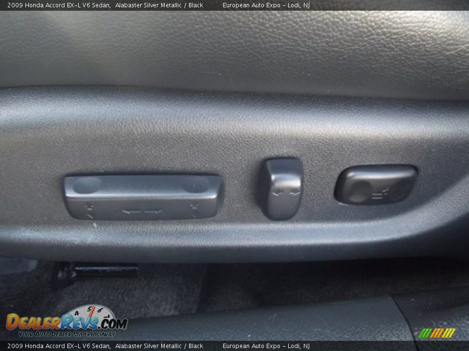 2009 Honda Accord EX-L V6 Sedan Alabaster Silver Metallic / Black Photo #18