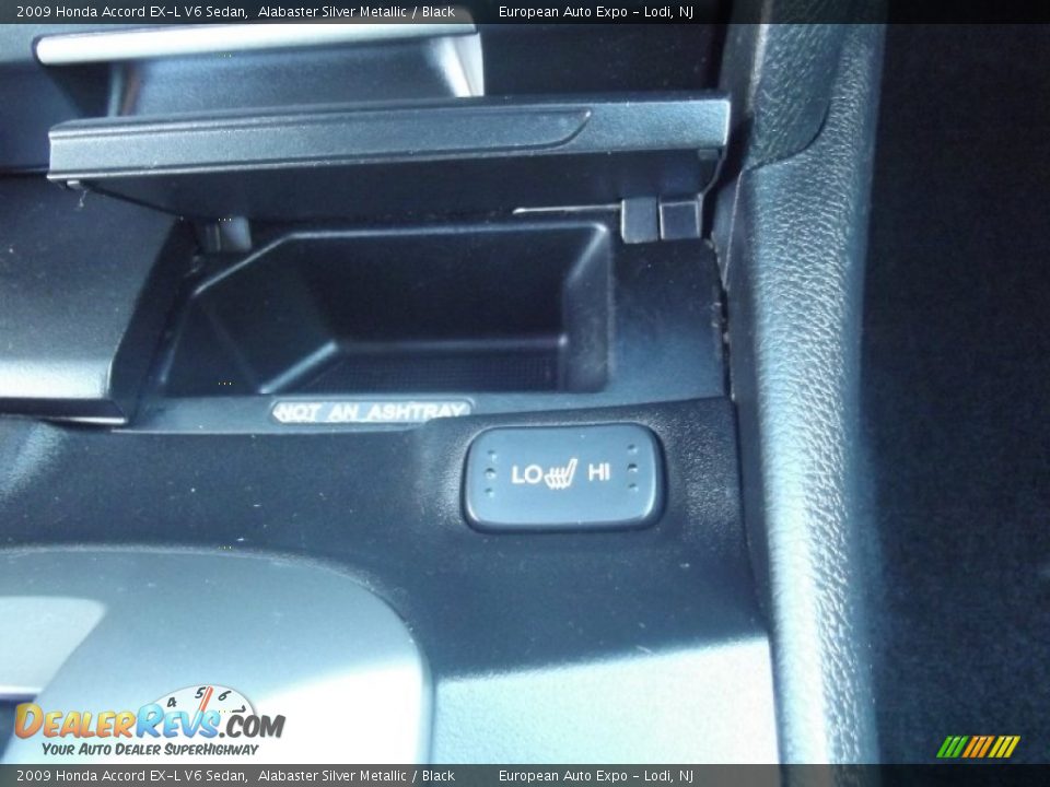 2009 Honda Accord EX-L V6 Sedan Alabaster Silver Metallic / Black Photo #31