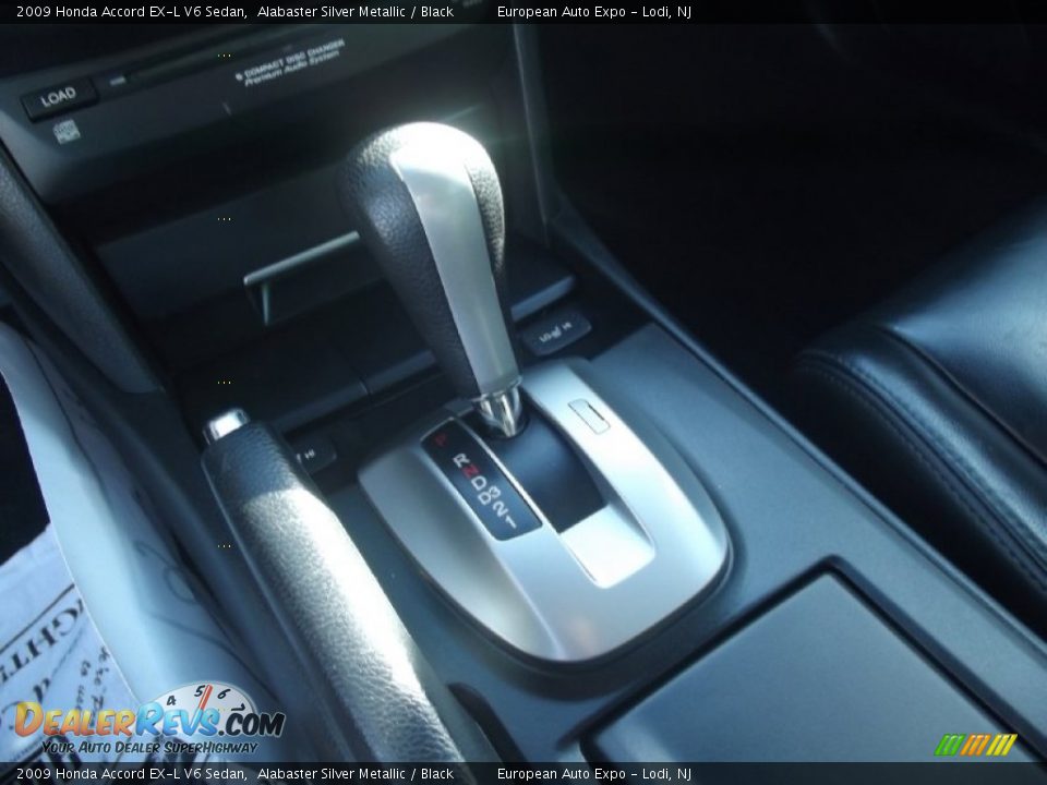 2009 Honda Accord EX-L V6 Sedan Alabaster Silver Metallic / Black Photo #32