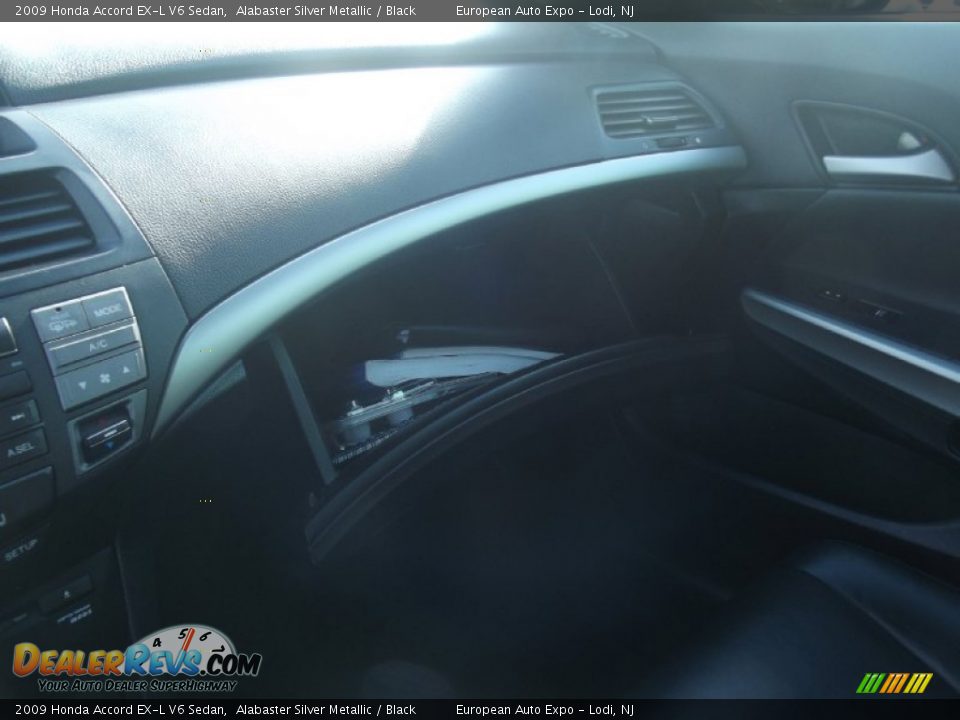 2009 Honda Accord EX-L V6 Sedan Alabaster Silver Metallic / Black Photo #34