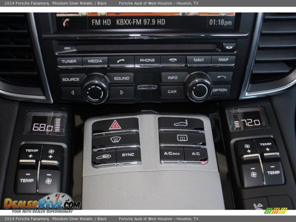 Controls of 2014 Porsche Panamera  Photo #22