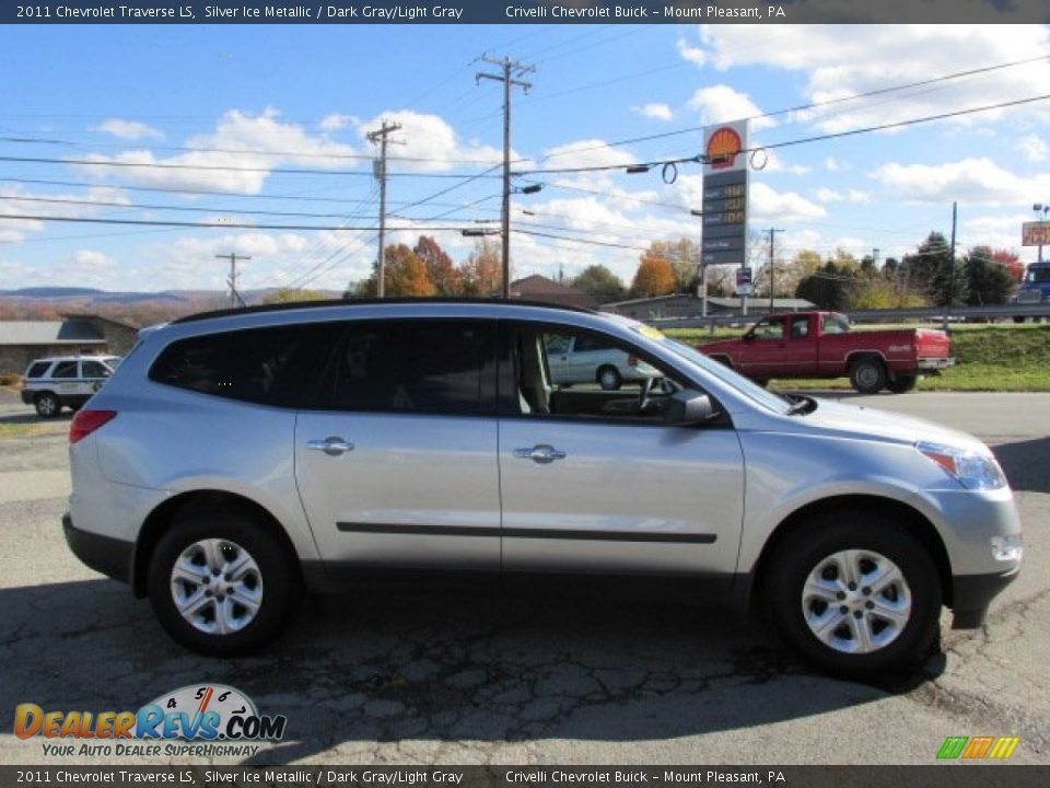2011 Chevrolet Traverse LS Silver Ice Metallic / Dark Gray/Light Gray Photo #7