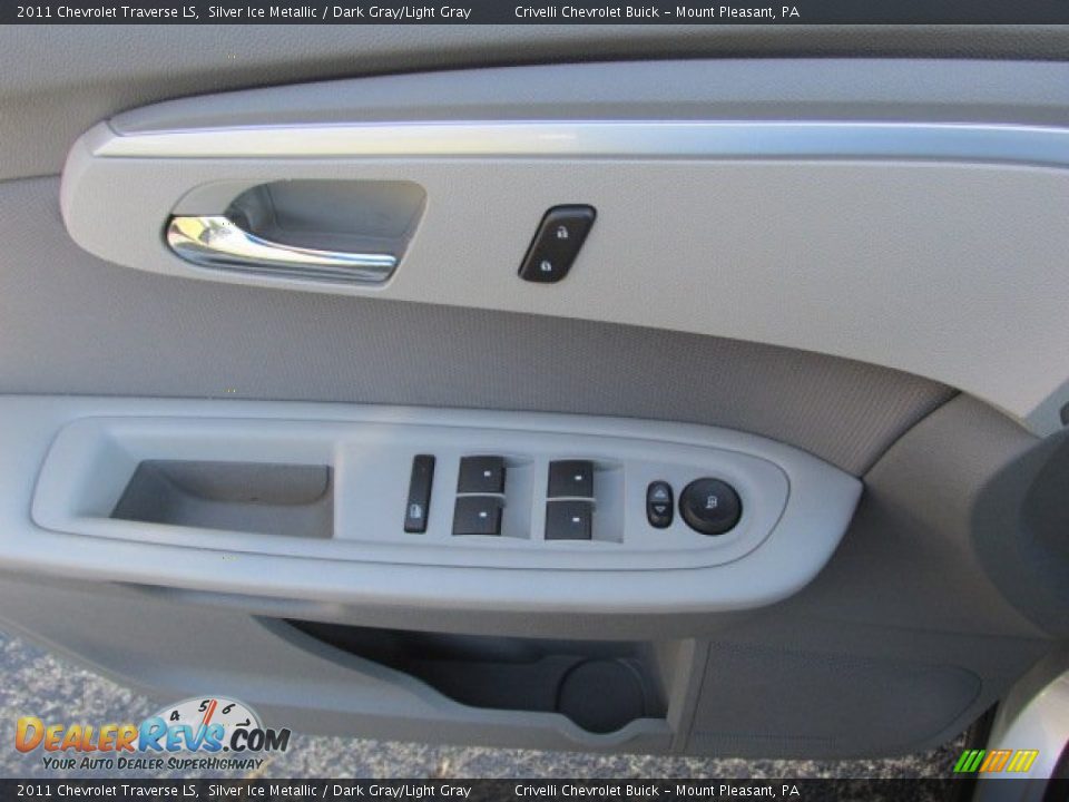 2011 Chevrolet Traverse LS Silver Ice Metallic / Dark Gray/Light Gray Photo #12