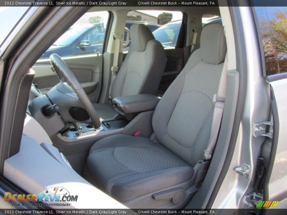 2011 Chevrolet Traverse LS Silver Ice Metallic / Dark Gray/Light Gray Photo #14