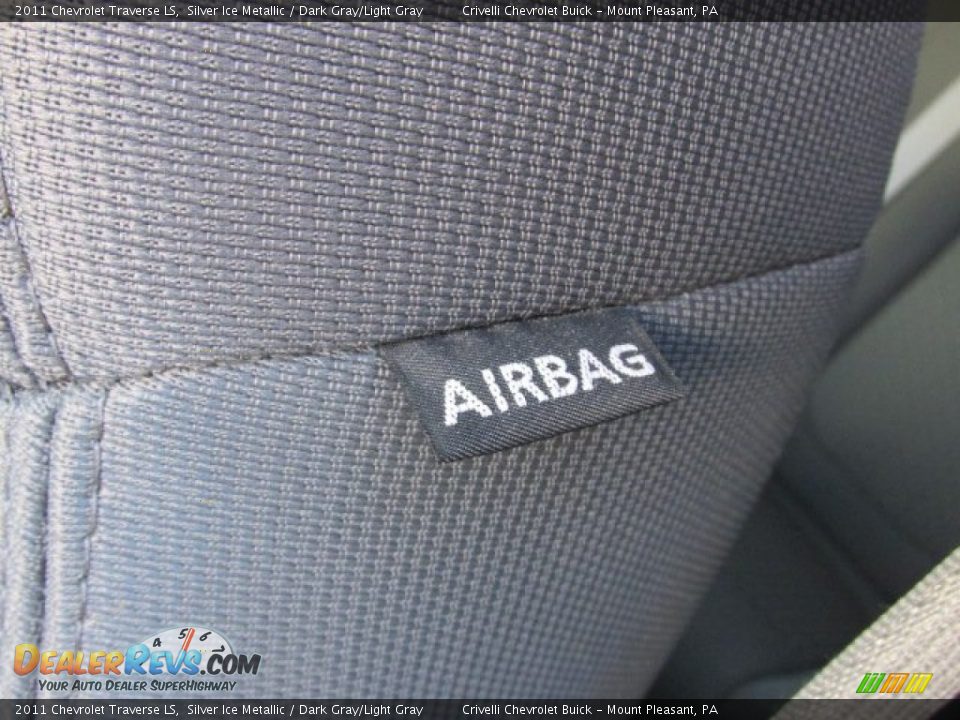 2011 Chevrolet Traverse LS Silver Ice Metallic / Dark Gray/Light Gray Photo #15