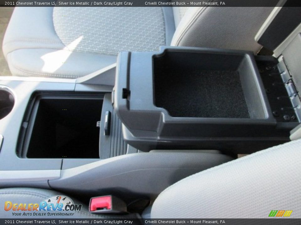 2011 Chevrolet Traverse LS Silver Ice Metallic / Dark Gray/Light Gray Photo #16