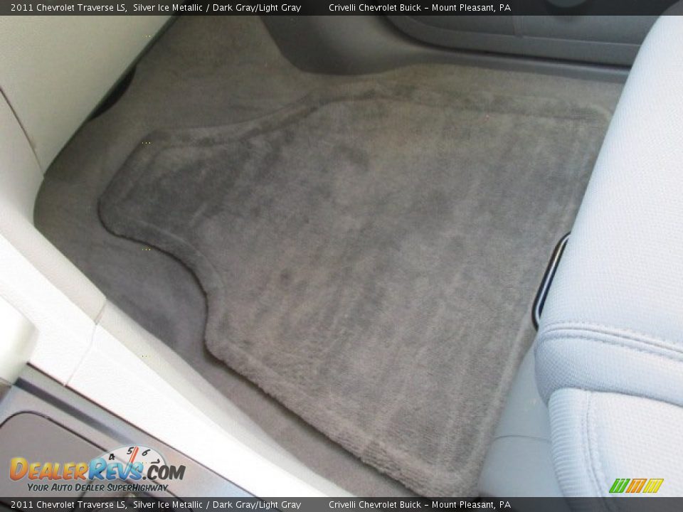 2011 Chevrolet Traverse LS Silver Ice Metallic / Dark Gray/Light Gray Photo #20