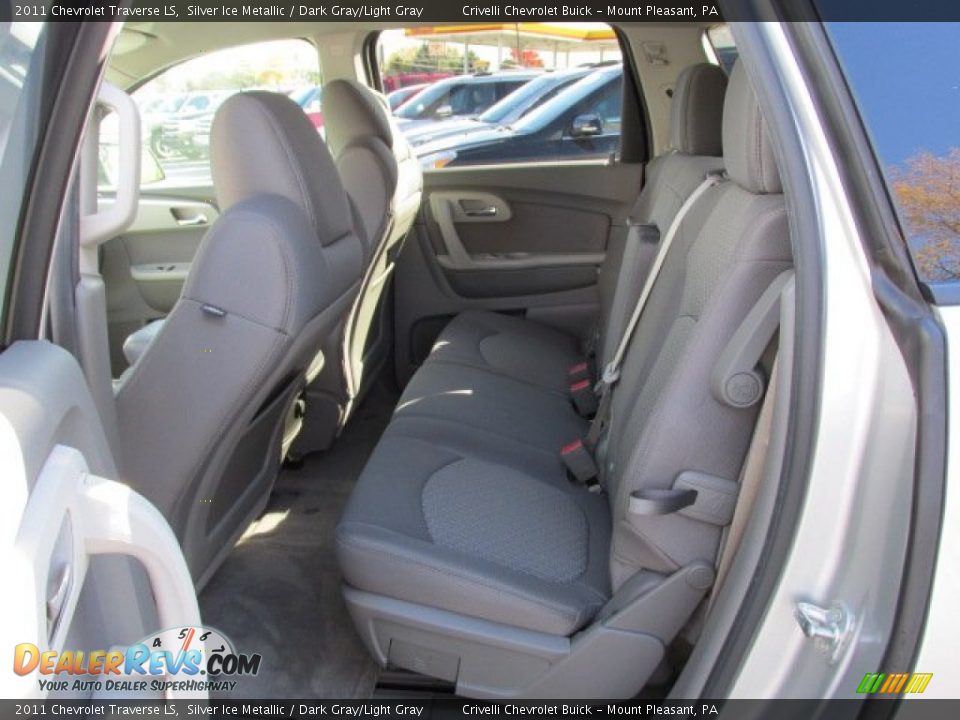 2011 Chevrolet Traverse LS Silver Ice Metallic / Dark Gray/Light Gray Photo #25