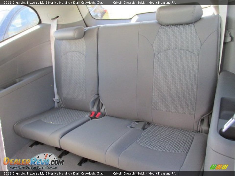 2011 Chevrolet Traverse LS Silver Ice Metallic / Dark Gray/Light Gray Photo #26