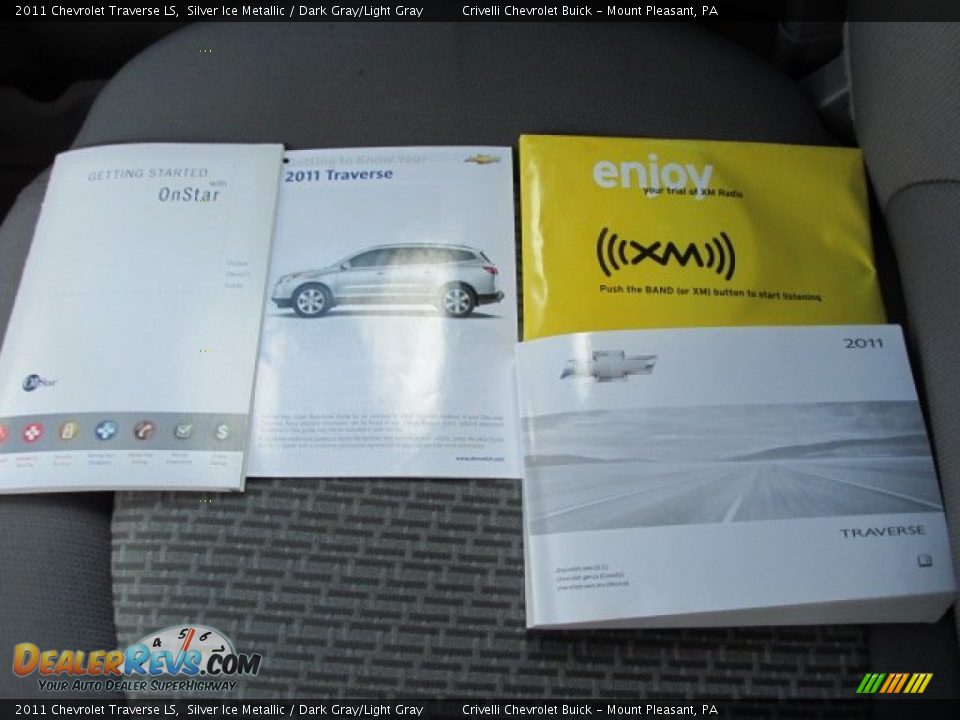 2011 Chevrolet Traverse LS Silver Ice Metallic / Dark Gray/Light Gray Photo #29
