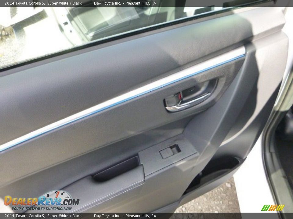 2014 Toyota Corolla S Super White / Black Photo #13