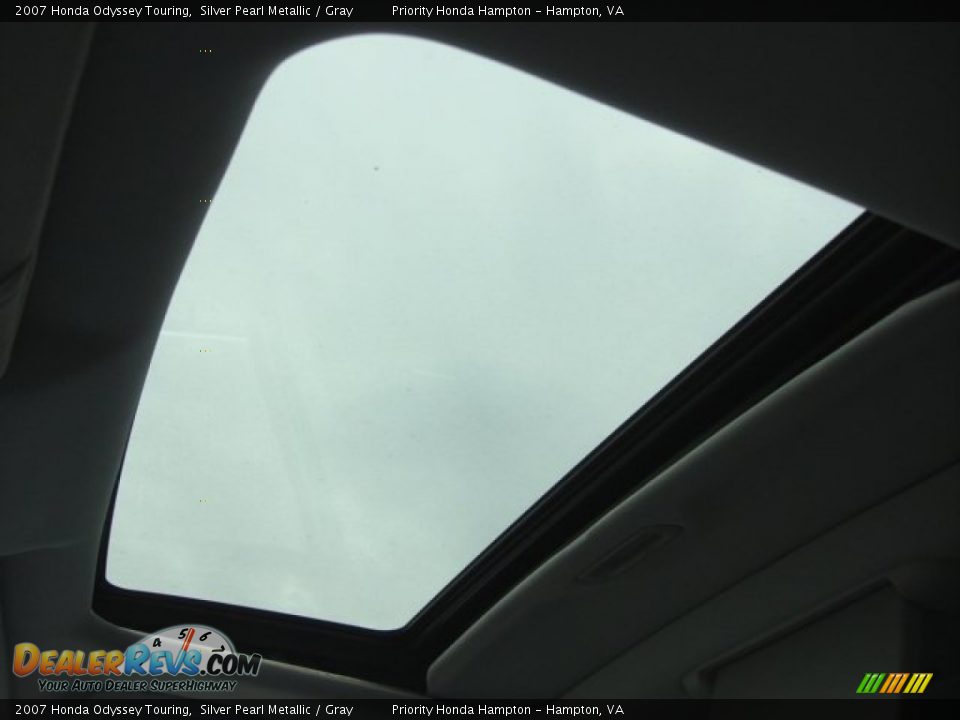 2007 Honda Odyssey Touring Silver Pearl Metallic / Gray Photo #18