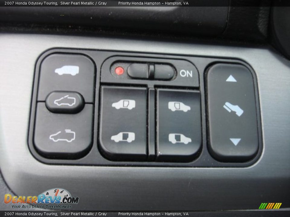 2007 Honda Odyssey Touring Silver Pearl Metallic / Gray Photo #27