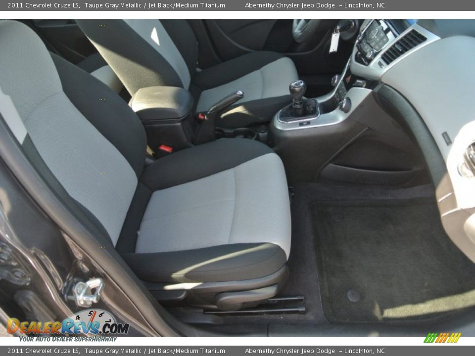 2011 Chevrolet Cruze LS Taupe Gray Metallic / Jet Black/Medium Titanium Photo #18