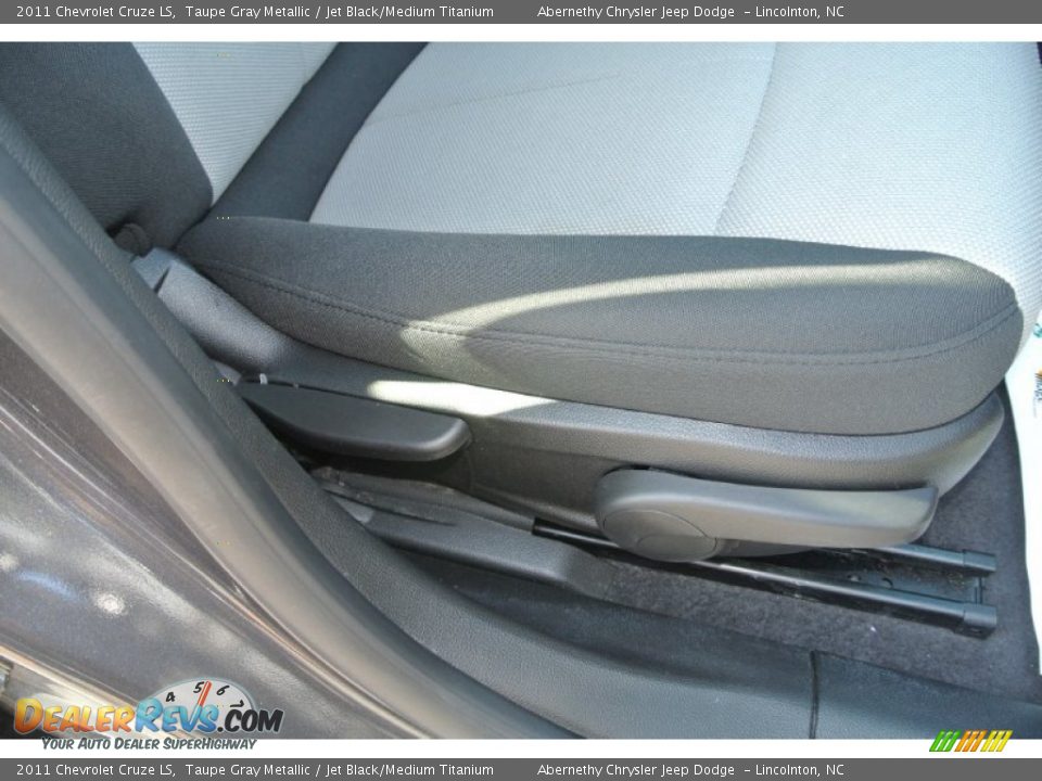 2011 Chevrolet Cruze LS Taupe Gray Metallic / Jet Black/Medium Titanium Photo #19