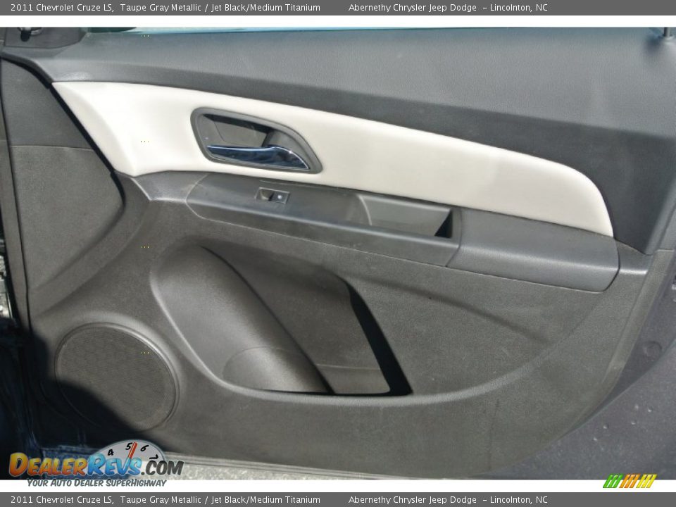 2011 Chevrolet Cruze LS Taupe Gray Metallic / Jet Black/Medium Titanium Photo #20
