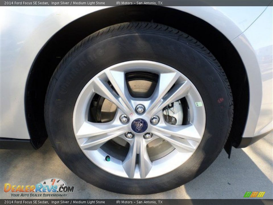 2014 Ford Focus SE Sedan Ingot Silver / Medium Light Stone Photo #8
