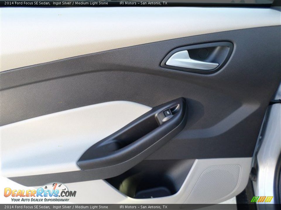 2014 Ford Focus SE Sedan Ingot Silver / Medium Light Stone Photo #14