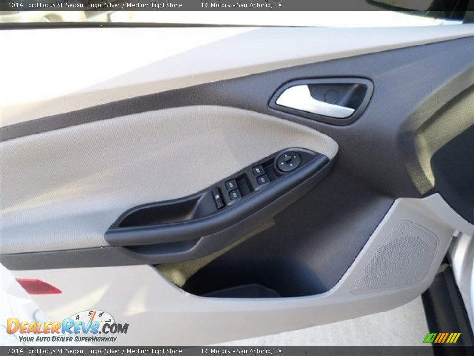 2014 Ford Focus SE Sedan Ingot Silver / Medium Light Stone Photo #22