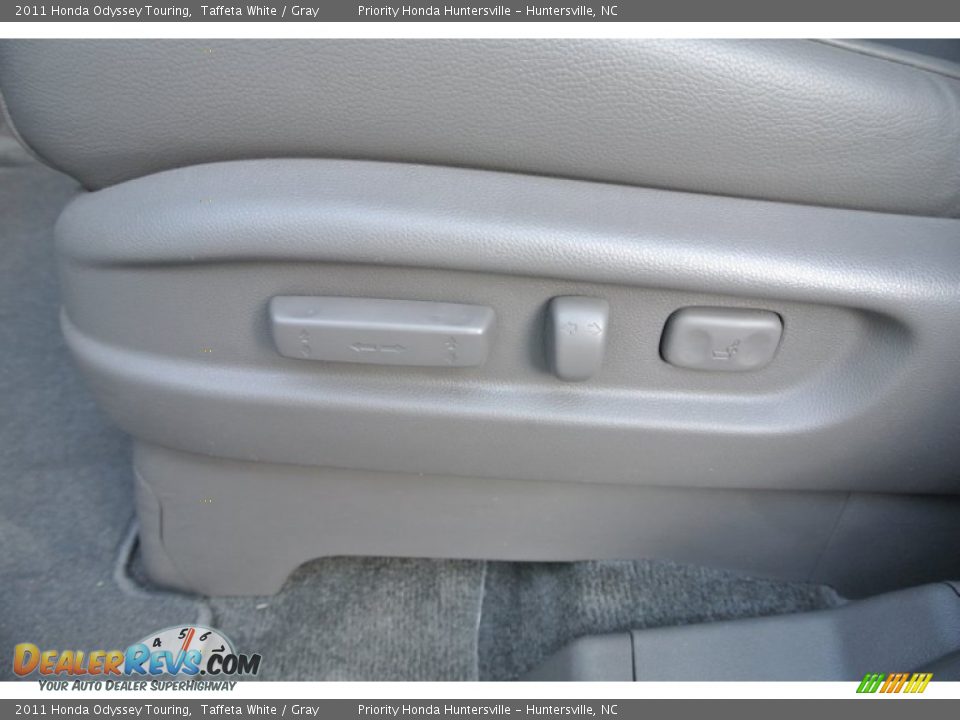 2011 Honda Odyssey Touring Taffeta White / Gray Photo #9