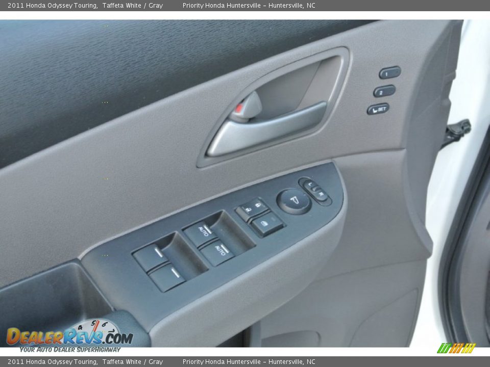 2011 Honda Odyssey Touring Taffeta White / Gray Photo #11