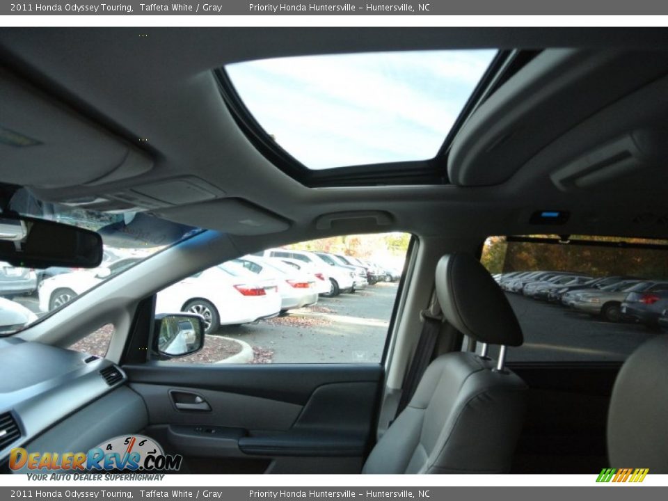 2011 Honda Odyssey Touring Taffeta White / Gray Photo #12