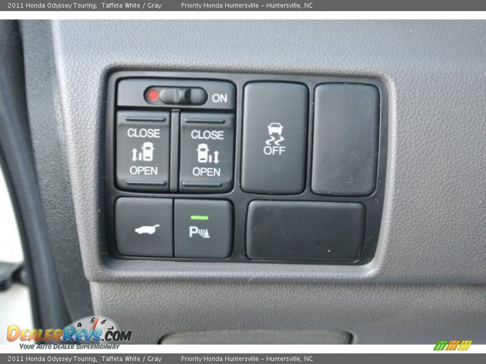 2011 Honda Odyssey Touring Taffeta White / Gray Photo #13