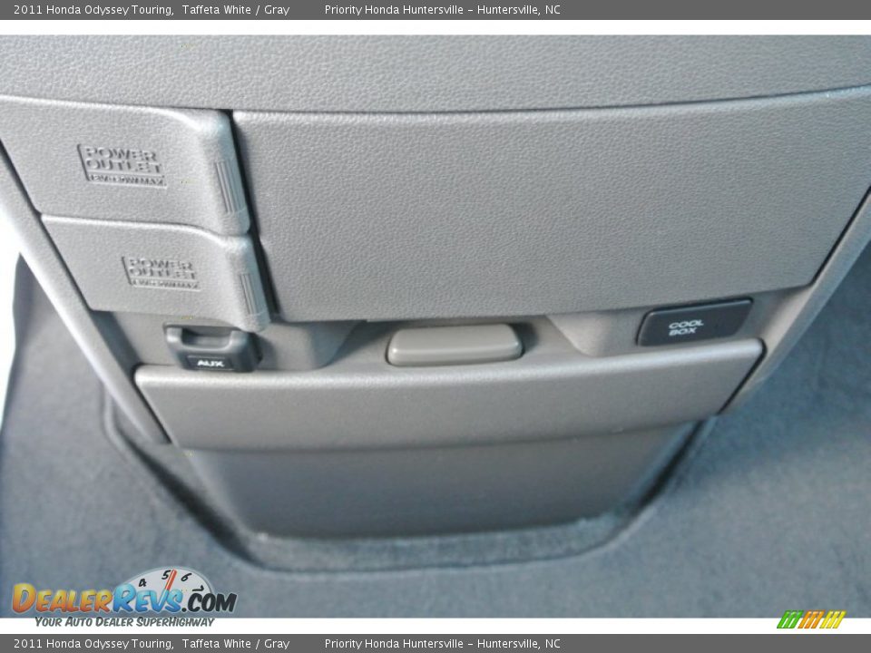 2011 Honda Odyssey Touring Taffeta White / Gray Photo #14