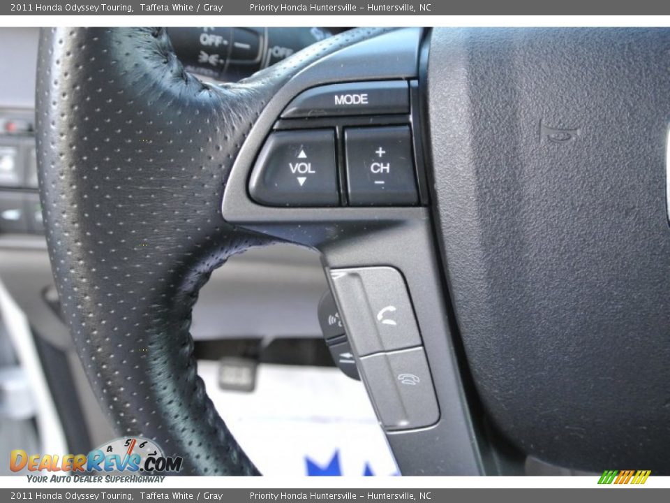2011 Honda Odyssey Touring Taffeta White / Gray Photo #19