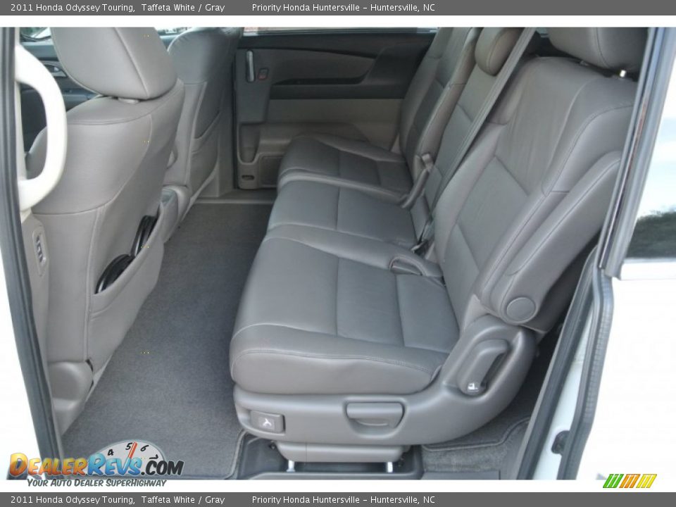 2011 Honda Odyssey Touring Taffeta White / Gray Photo #21