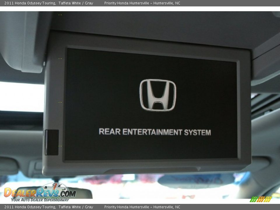 2011 Honda Odyssey Touring Taffeta White / Gray Photo #22