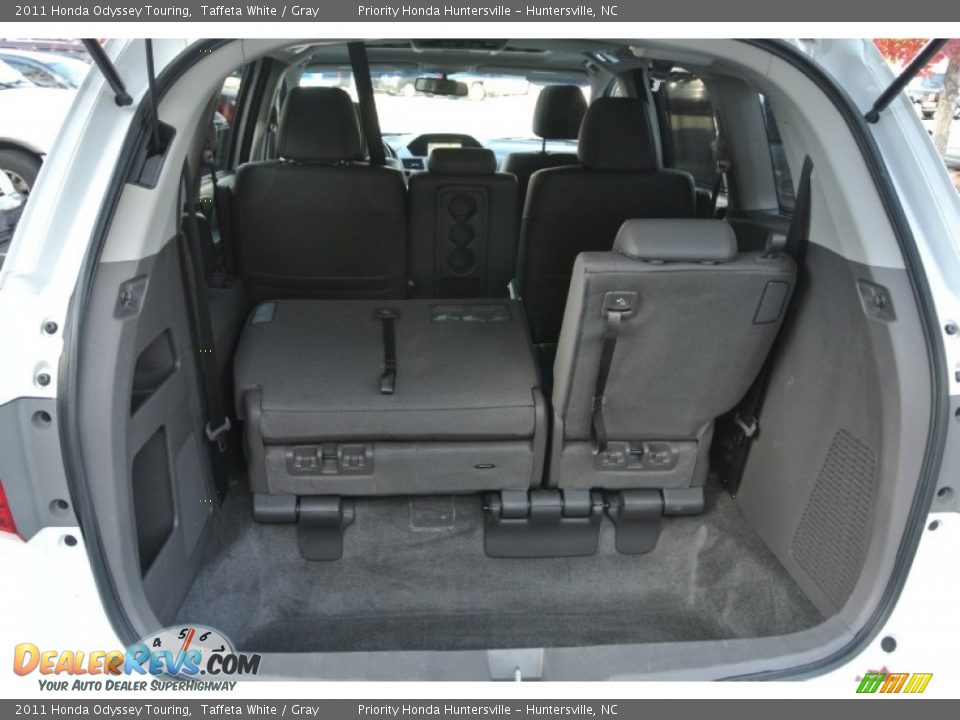 2011 Honda Odyssey Touring Taffeta White / Gray Photo #23