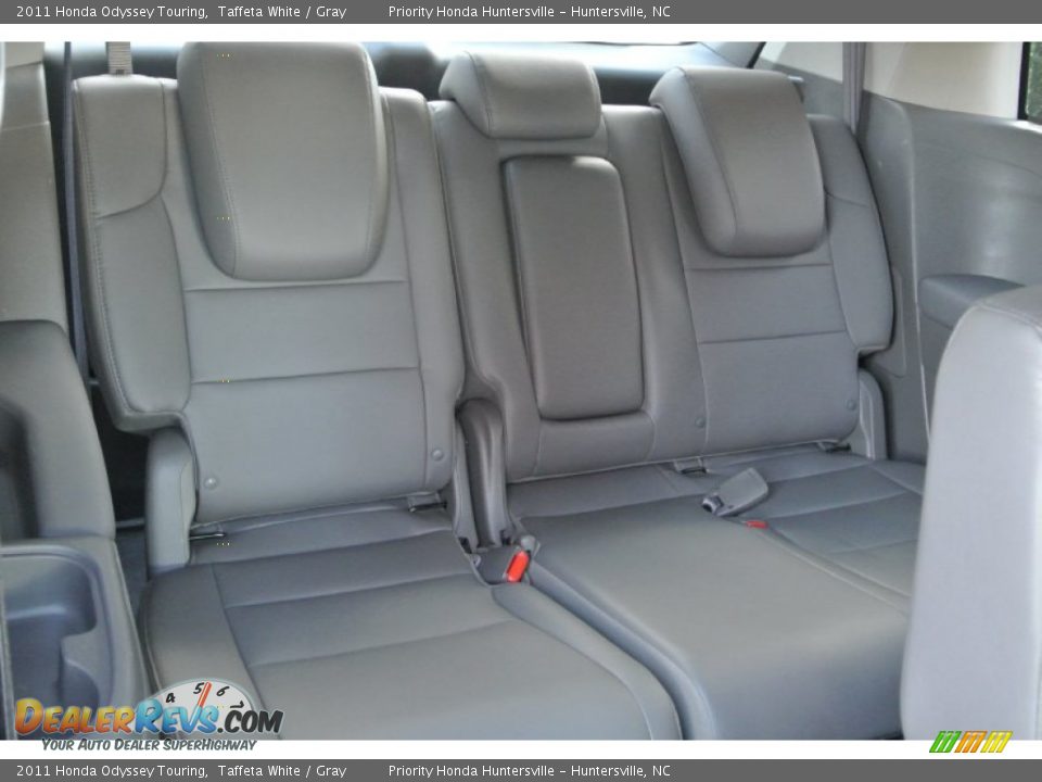 2011 Honda Odyssey Touring Taffeta White / Gray Photo #24